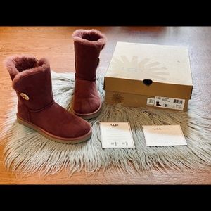 BNWT Ugg Women’s Bailey Button Boot 8 purple wine
